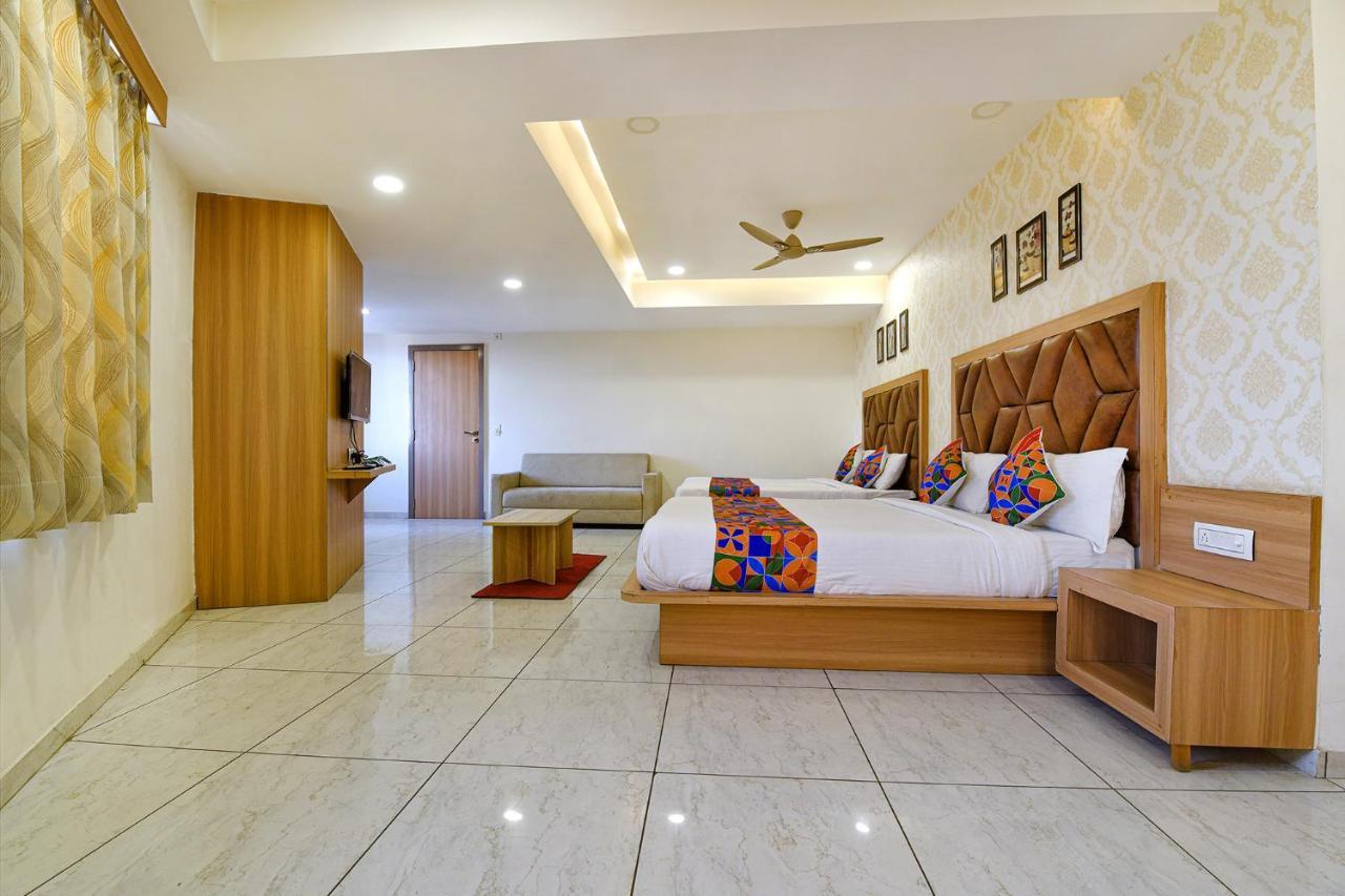 אחמדאבאד Hotel Legrand.Inn מראה חיצוני תמונה