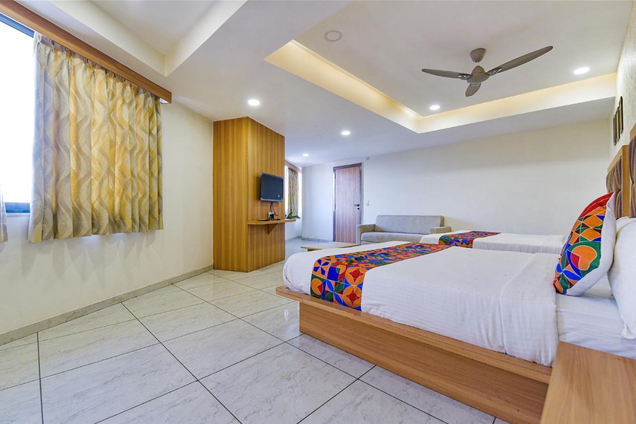 אחמדאבאד Hotel Legrand.Inn מראה חיצוני תמונה