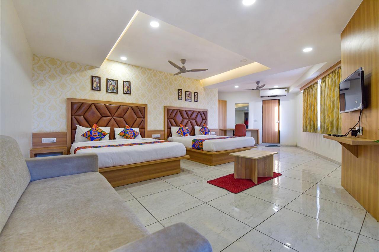 אחמדאבאד Hotel Legrand.Inn מראה חיצוני תמונה