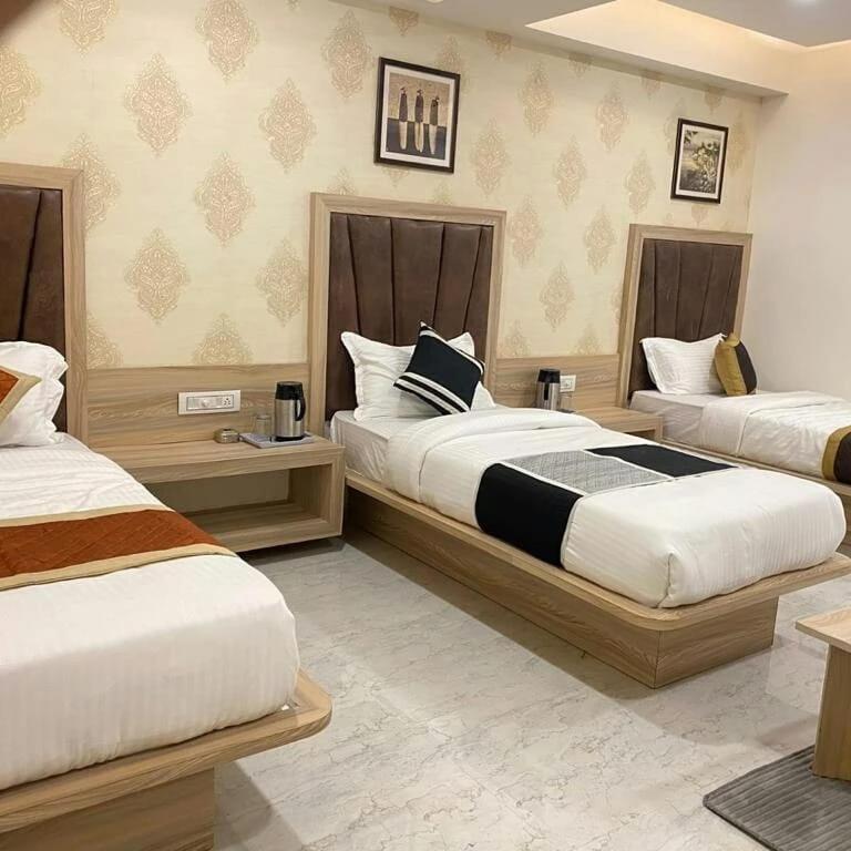 אחמדאבאד Hotel Legrand.Inn מראה חיצוני תמונה