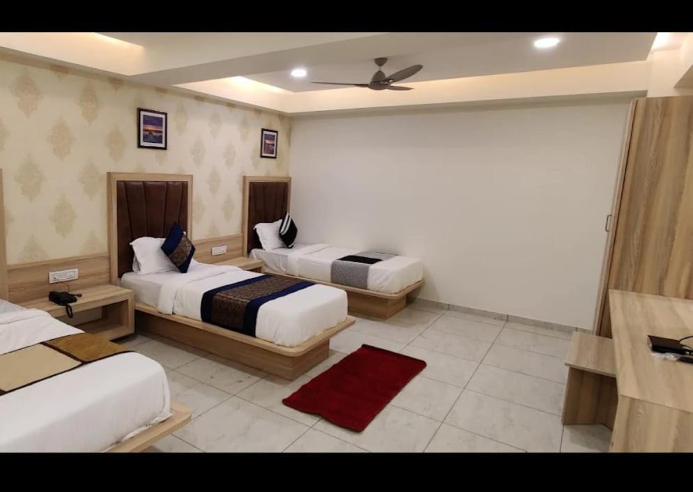 אחמדאבאד Hotel Legrand.Inn מראה חיצוני תמונה
