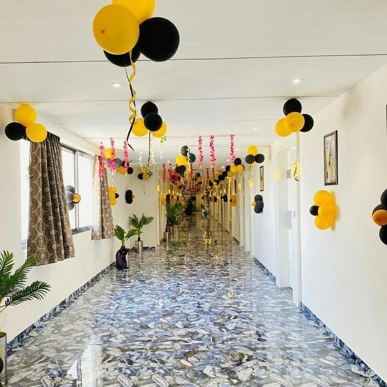אחמדאבאד Hotel Legrand.Inn מראה חיצוני תמונה